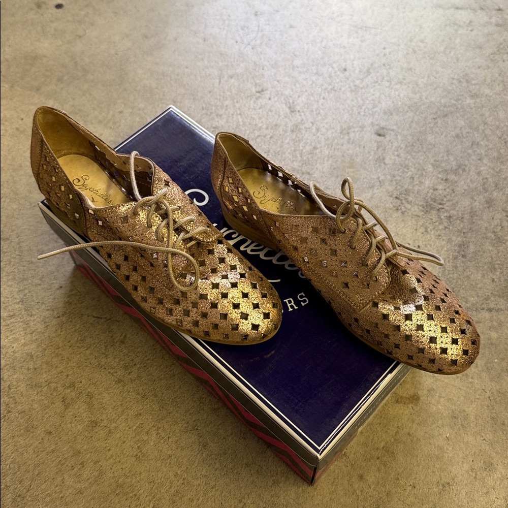 Brand new Seychelles Gold Lace-Up Flats - Picture 8 of 10